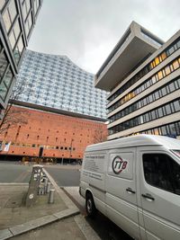 Hamburg - Elbphilharmonie Sprinter mieten Lastentaxi Termin-Transporte Brandt Einkaufshilfe Möbelaufbau